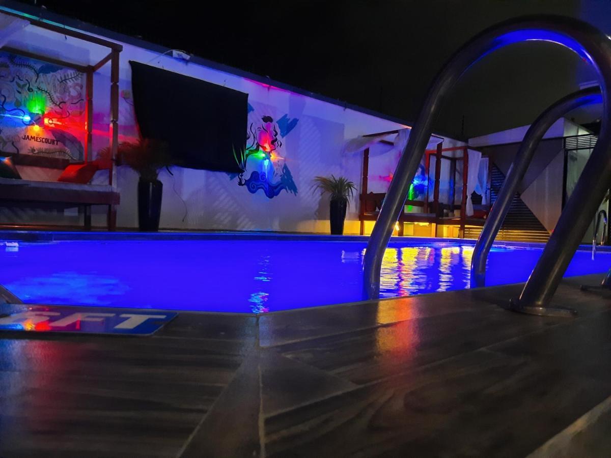 James Court Hotel & Luxury Apartments Леки Екстериор снимка