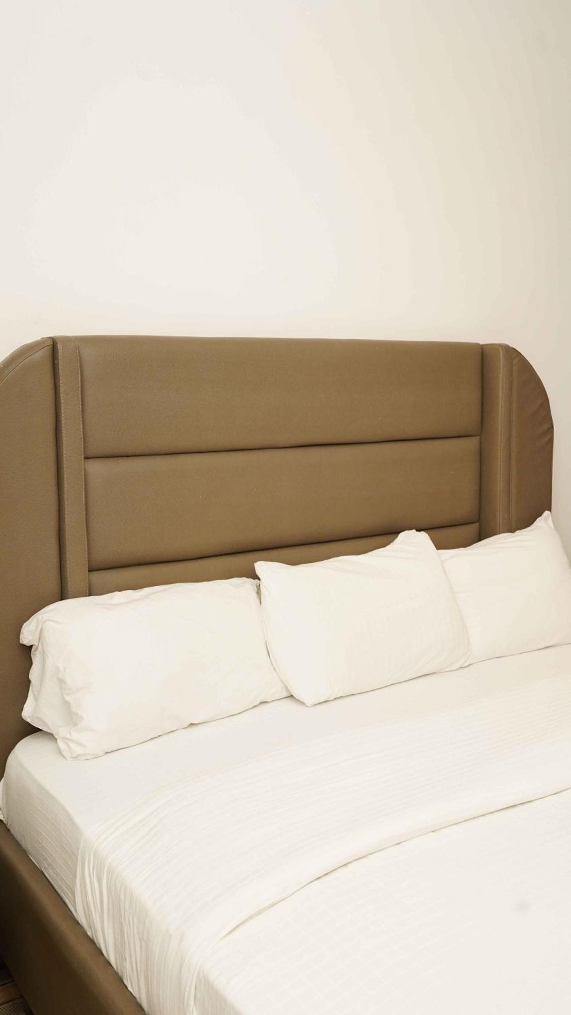 James Court Hotel & Luxury Apartments Леки Екстериор снимка
