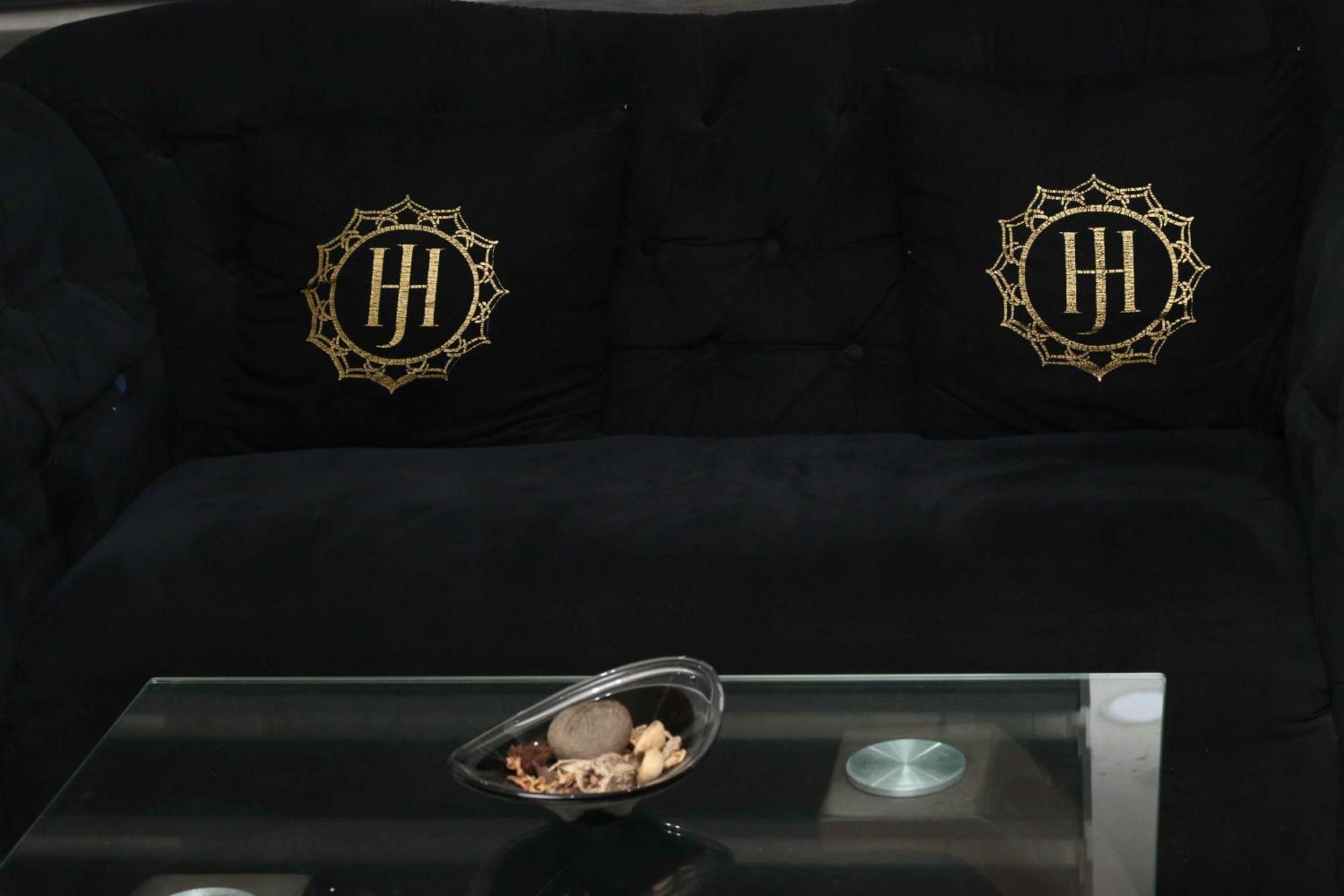 James Court Hotel & Luxury Apartments Леки Екстериор снимка