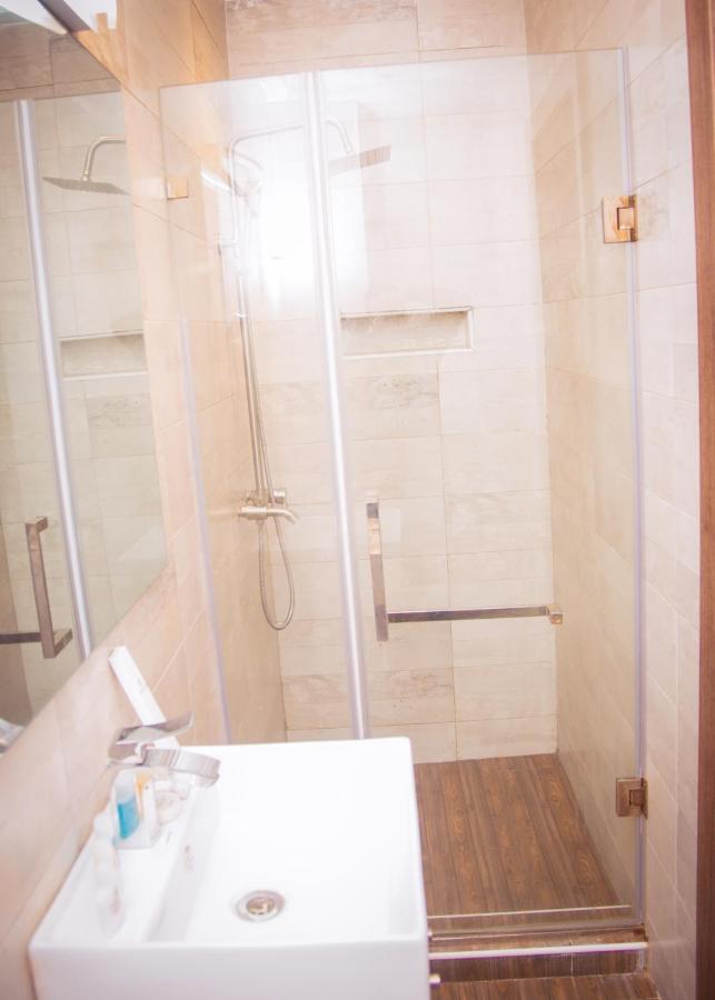 James Court Hotel & Luxury Apartments Леки Екстериор снимка